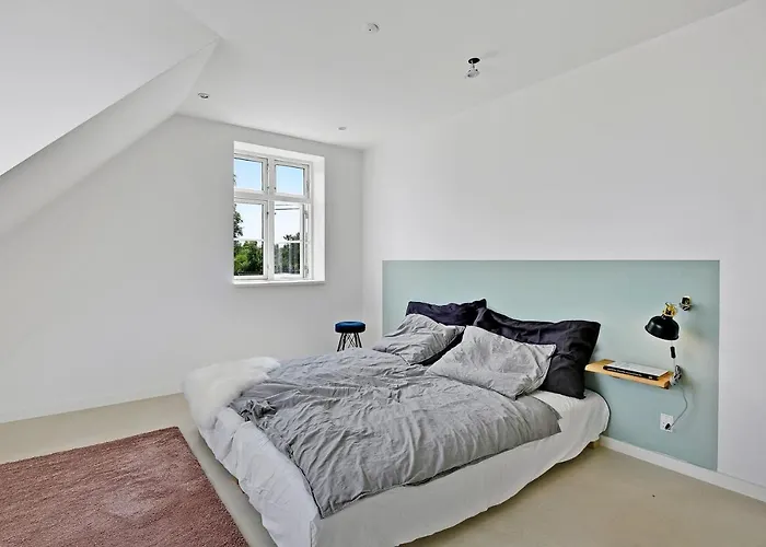 Sunny 1St Floor Apartment