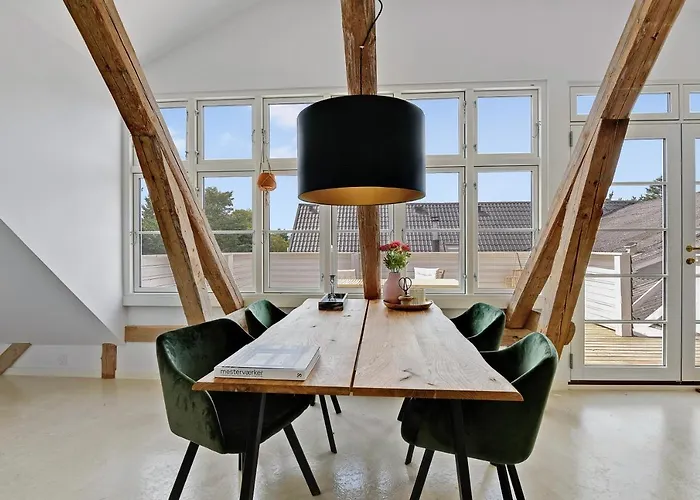 Sunny 1St Floor Apartment