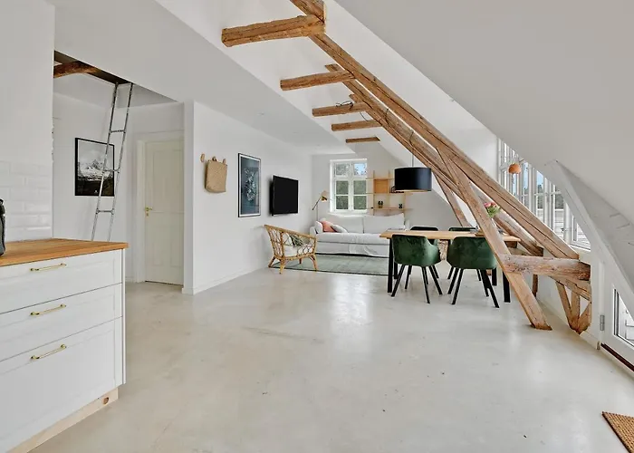 Sunny 1St Floor Apartment