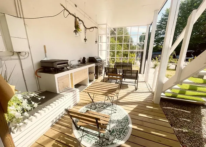 Sunny 1St Floor Apartment