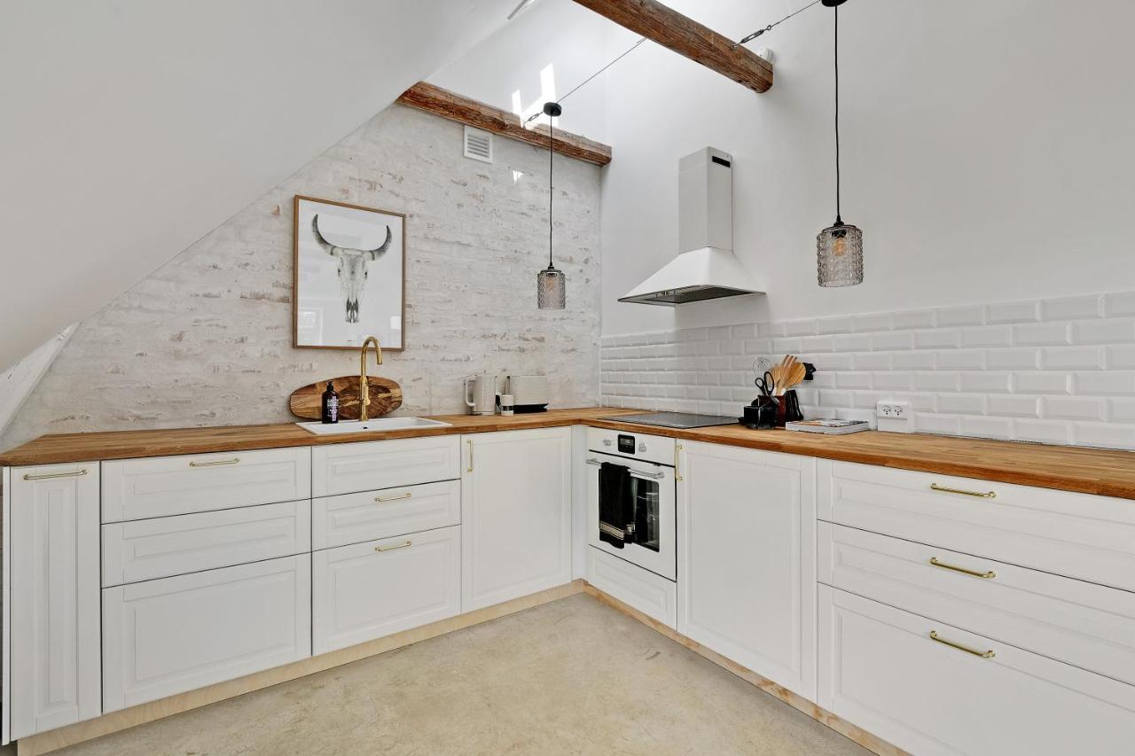 Sunny 1st Floor Apartment