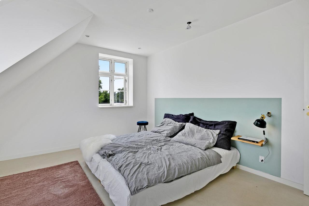 Sunny 1st Floor