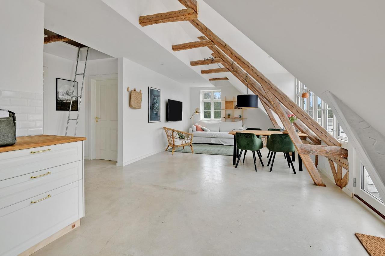 Sunny 1st Floor *